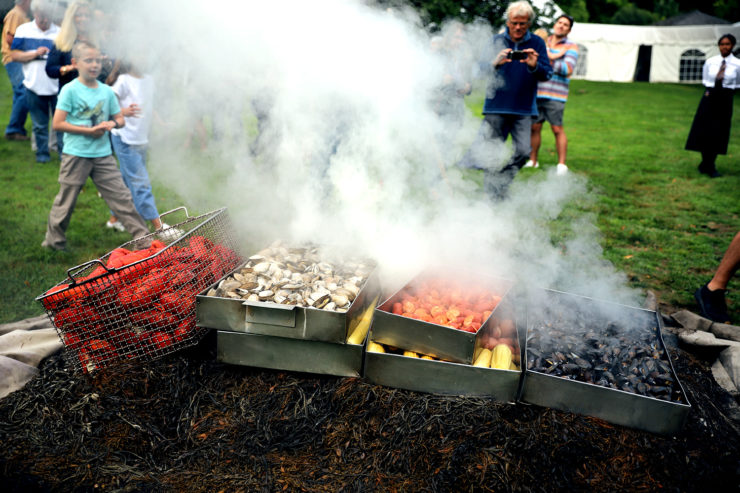 20240822-Blithewold-Annual-Family-Clam-Bake-740×493 (1)